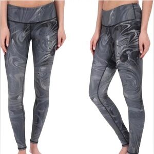 ALO Yoga Airbrush Marbled Leggings Black Gray Size S